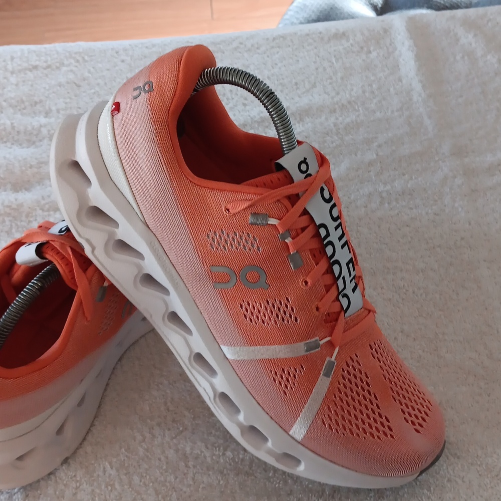 NWOT On Cloud Surfer Professional Running Shoes - Picture 9 of 16